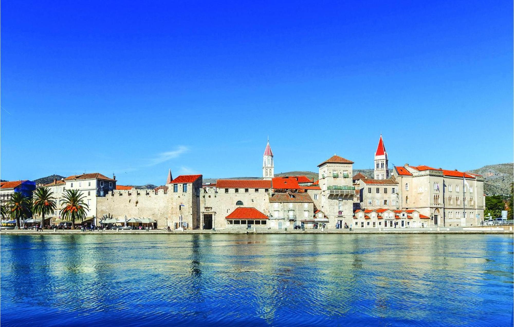 3 Bedroom Gorgeous Apartment In Trogir Exterior photo