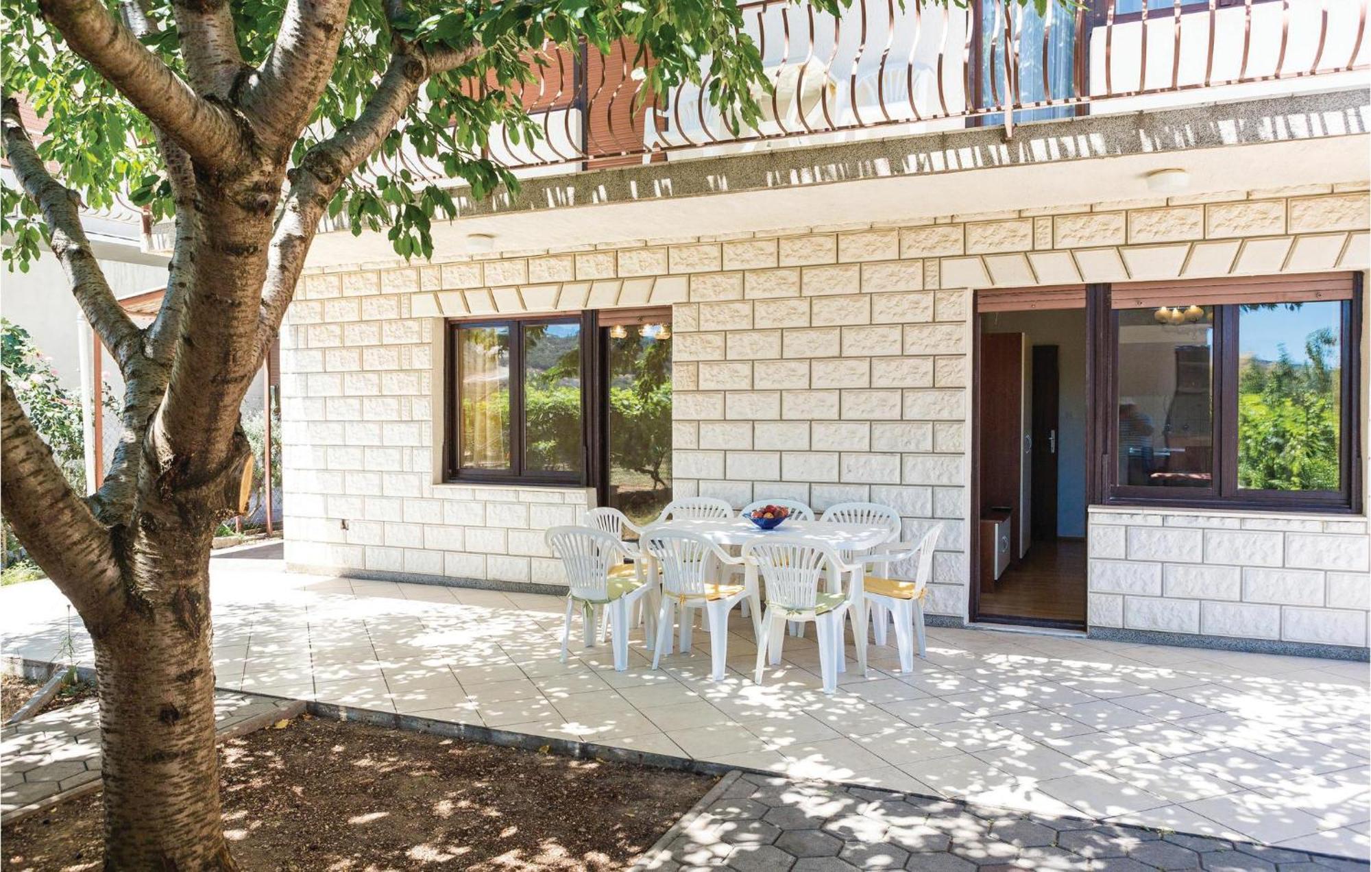 3 Bedroom Gorgeous Apartment In Trogir Exterior photo