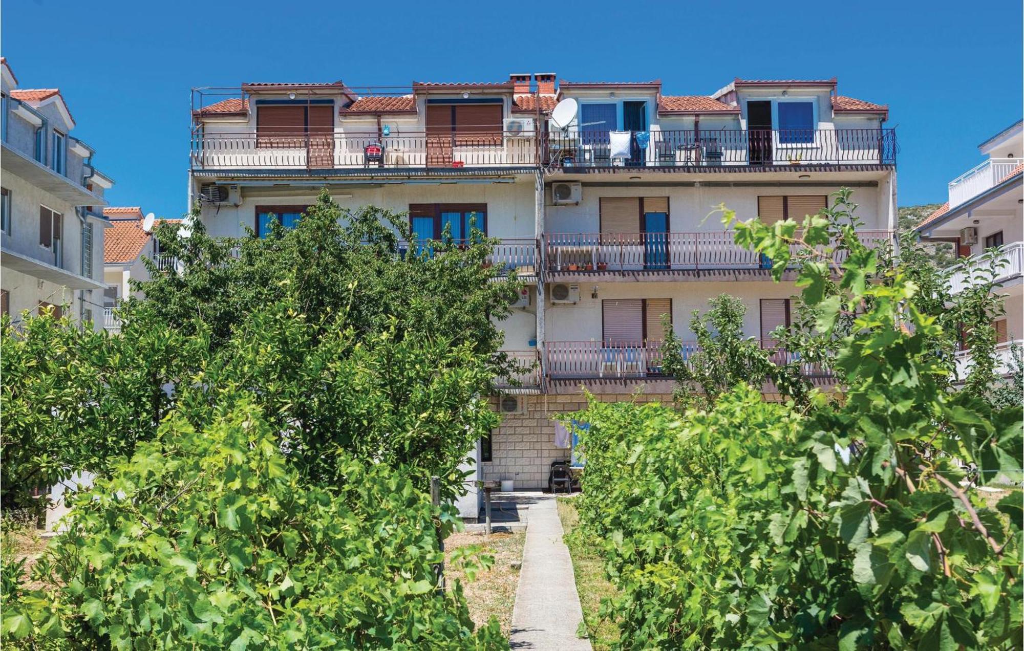 3 Bedroom Gorgeous Apartment In Trogir Exterior photo
